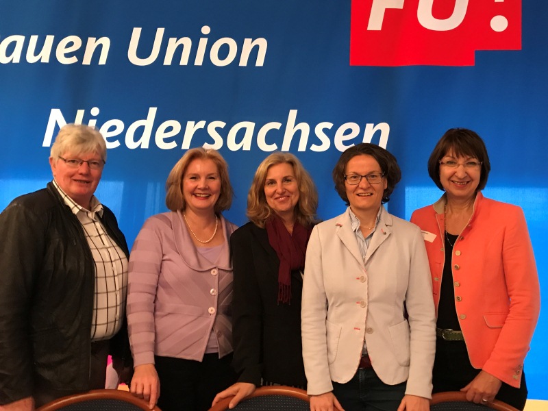 Landesvorsitzende FU Oldenburg Marlies Hukelmann, Petra Averbeck, die wiedergewhlte Landesvorsitzende Ute Krger-Pppelwiehe, die Gleichstelllungsministerin aus NRW Ina Scharrenbach und Barbara Woltmann